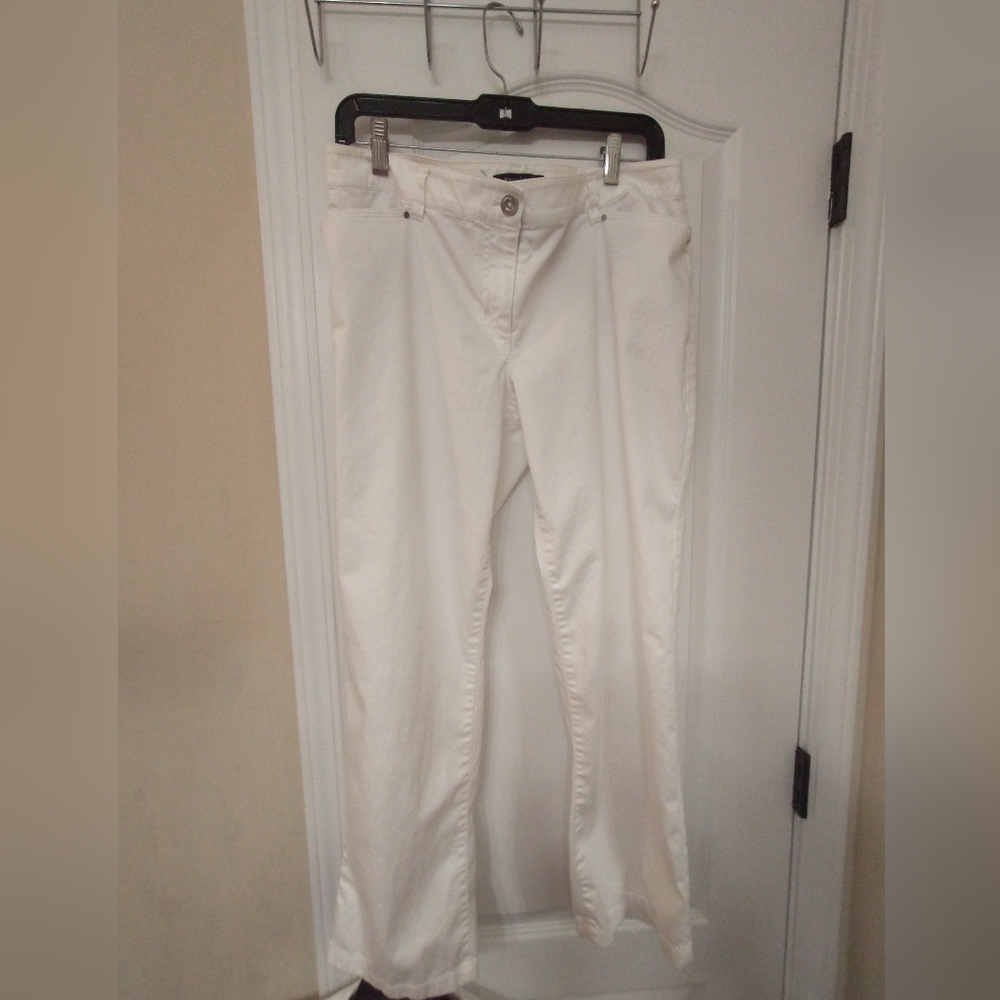 White House Black Market White Straight Leg  Cropped Jeans